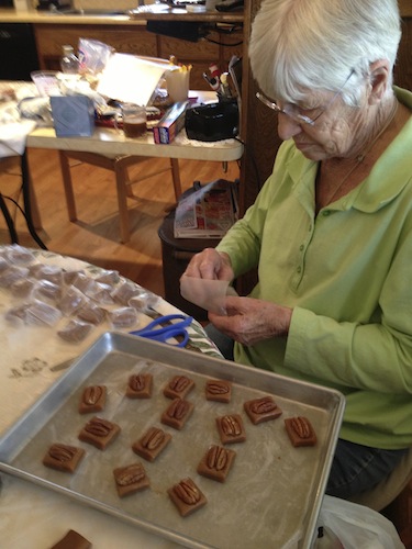 Wisconsin Farm Girl: Loretta’s Caramels